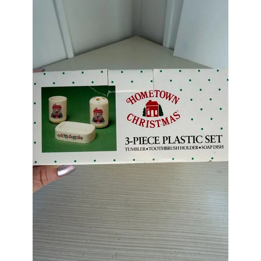 Vintage HOMETOWN CHRISTMAS 3-pc Plastic Bathroom Set Tumbler Soapdish and Holder